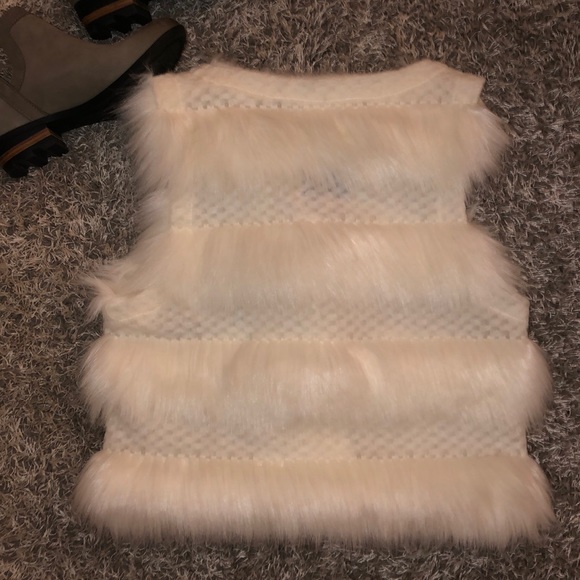 Guess Faux Fur Vest - Picture 5 of 5